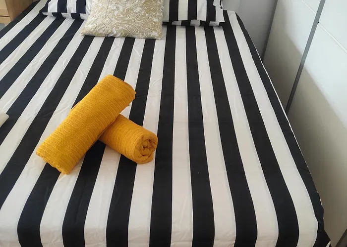 Apartamento Estudio Loft En El Centro Para 3 O 4 Personas Cama Doble Y Sofa Cama Check In A Partir De Las 15 Y 30 Min Pm Y Check Out Hasta Las 11 Y 30 Pm Con Wifi Normalmente No Se Puede Adelantar El Check In